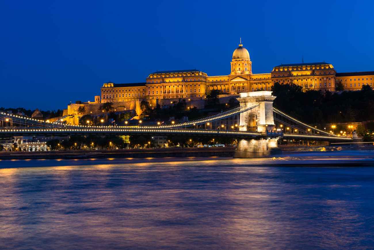 budapest-royal-palace-across-the-danube-river-at-night.jpg