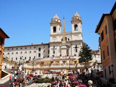 Rome-Piazza-di-Spagna.jpg