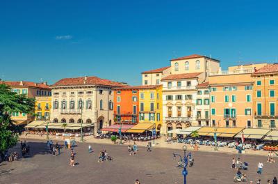 verona-italy-september-12-2019-piazza-bra-square-in-verona-historical-city-free-photo.jpg